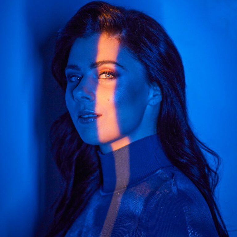 Laura van Dam